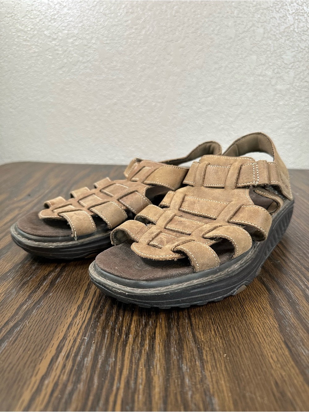 Skechers Shape-Ups Sz 10 Fisherman Sandals 12295